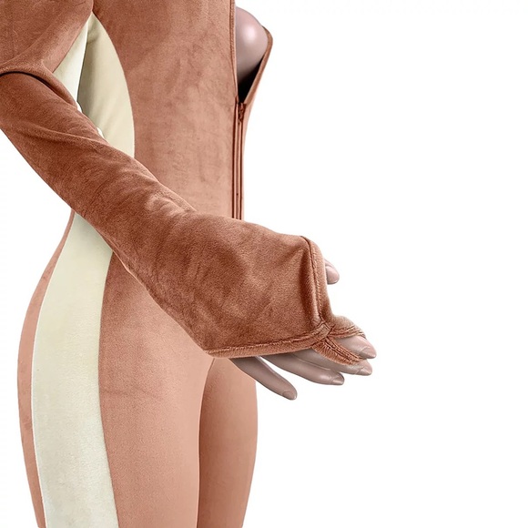 🚨BRAND NEW🚨Jumpsuit - Picture 4 of 5